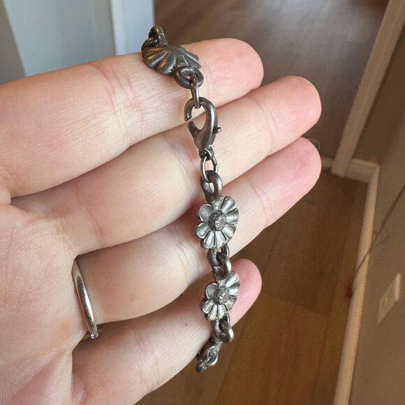Vintage Flower April Flower Daisy Bracelet Silver Tone Floral Bracelet - Picture 2 of 4
